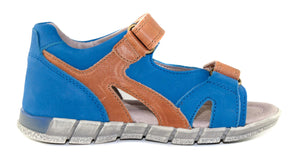 Premium quality sandals with genuine leather lining and upper blue and brown. Thanks to its high level of specialization, D.D. Step knows exactly what your child’s feet need, to develop properly in the various phases of growth. The exceptional comfort these shoes provide assure the well-being and happiness of your child.